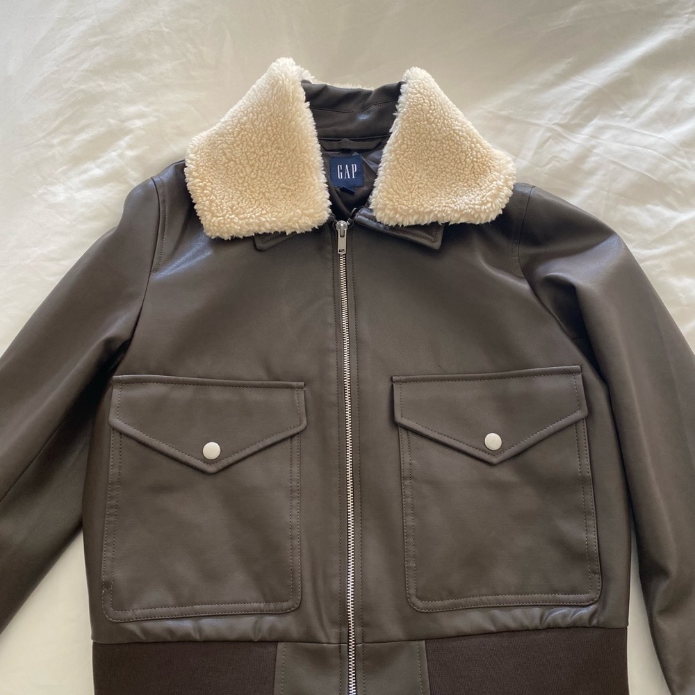 Gap Women's Dark Brown Vegan Leather Jacket w/ Removable Sherpa Collar. Small.